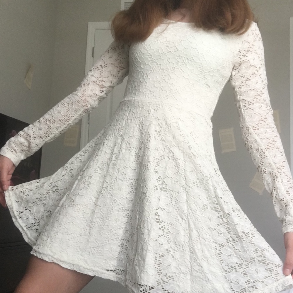 White lace sleeve dress